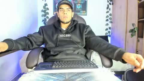 Snapshot of riancum chatting on 02.17.25 juan online show from 02.17.25