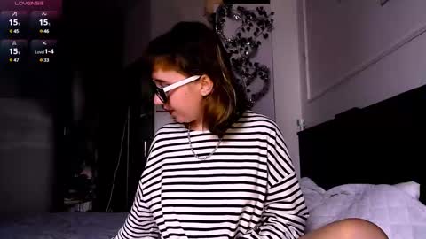 Snapshot of riri_rich chatting on 01.12.25 Rita online show from 01.12.25