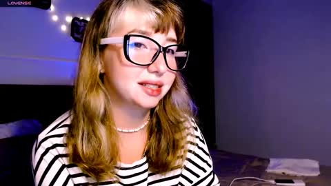 Snapshot of riri_rich chatting on 09.14.25 Rita online show from 09.14.25