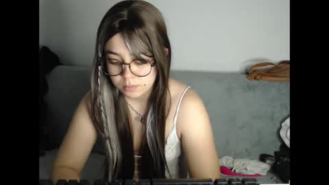 Snapshot of rivadeneira222 chatting on 09.28.25 PeachSalinger online show from 09.28.25