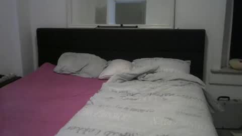 Snapshot of rober10000 chatting on 11.05.25 rober10000 online show from 11.05.25