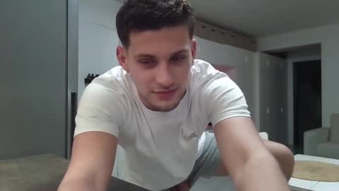 Snapshot of roberto_twink1 chatting on 02.06.25 Roberto online show from 02.06.25