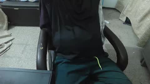 Snapshot of robin2010ken_ chatting on 11.15.25 robin online show from 11.15.25