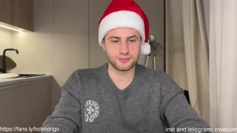 Snapshot of rodrigoveira chatting on 12.21.24 Rodrigo online show from 12.21.24