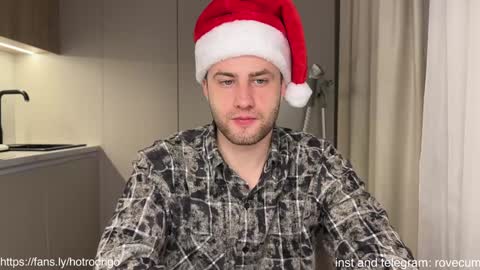 Snapshot of rodrigoveira chatting on 12.22.24 Rodrigo online show from 12.22.24