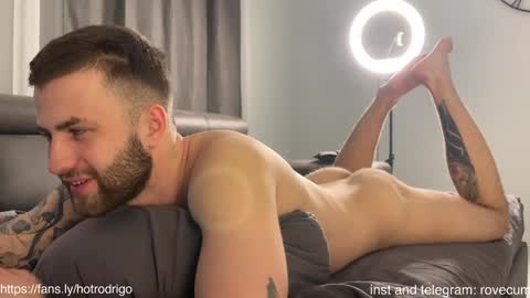 Snapshot of rodrigoveira chatting on 01.14.25 Rodrigo online show from 01.14.25