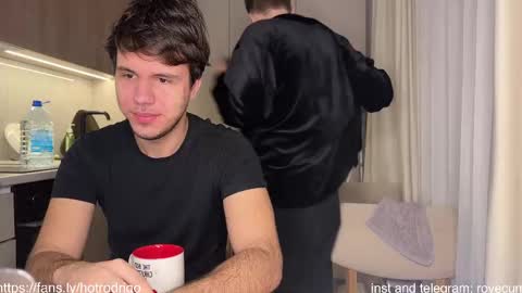 Snapshot of rodrigoveira chatting on 02.15.25 Rodrigo online show from 02.15.25