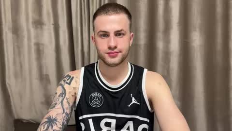 Snapshot of rodrigoveira chatting on 09.19.25 Rodrigo online show from 09.19.25