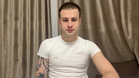 Snapshot of rodrigoveira chatting on 09.30.25 Rodrigo online show from 09.30.25
