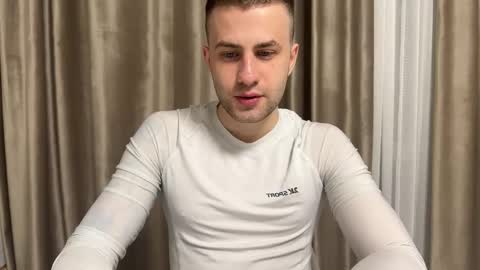 Snapshot of rodrigoveira chatting on 10.02.25 Rodrigo online show from 10.02.25