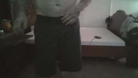 Snapshot of rodthemechanic chatting on 11.03.25 rodthemechanic online show from 11.03.25