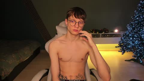 Snapshot of romeo_mercy chatting on 01.10.25 Romeo online show from 01.10.25