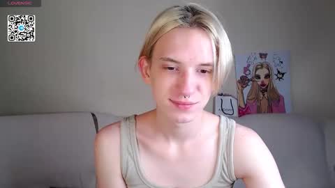 Snapshot of ron_vilss chatting on 10.01.25 Ron online show from 10.01.25