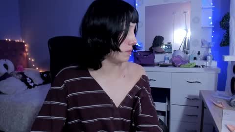 Snapshot of room312_ chatting on 12.10.24 Twelve 3 Inst Twelve 312002 Twitter Room312 2002 online show from 12.10.24