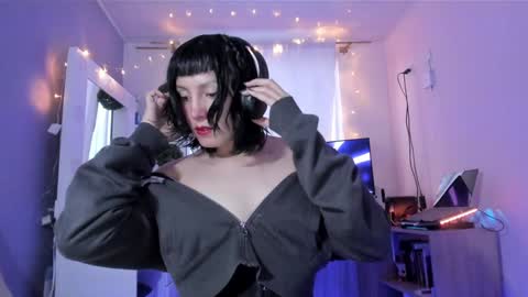 Snapshot of room312_ chatting on 12.26.24 Twelve 3 Inst Twelve 312002 Twitter Room312 2002 online show from 12.26.24