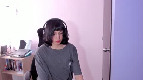 Snapshot of room312_ chatting on 01.12.25 Twelve 3 Inst Twelve 312002 Twitter Room312 2002 online show from 01.12.25