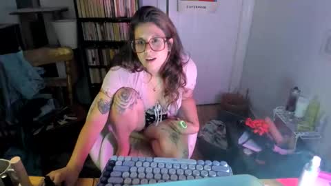 Snapshot of rose257044 chatting on 09.19.25 rose257044 online show from 09.19.25