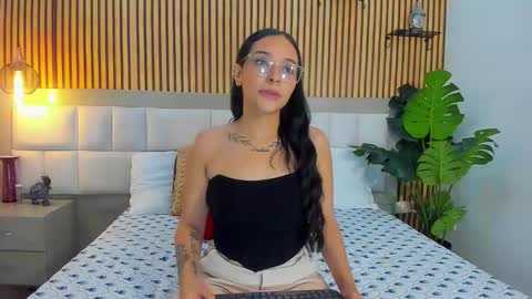 roseaurora online show from 10.21.25