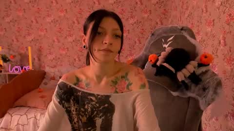 Snapshot of roselolly chatting on 10.29.25 Lola online show from 10.29.25