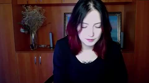 Snapshot of roseroseblack chatting on 10.27.25 Scarlet online show from 10.27.25