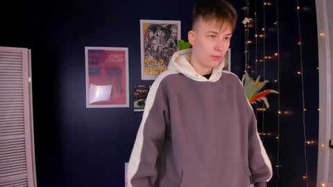 Snapshot of ross_miaa chatting on 11.19.25 Mia online show from 11.19.25