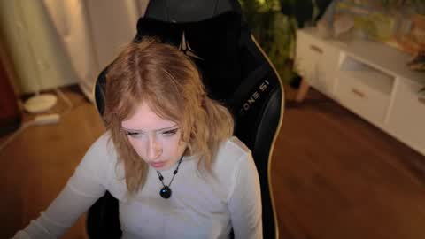 Snapshot of rosy_petal chatting on 09.11.25 rosy_petal online show from 09.11.25