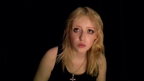 Snapshot of rosy_petal chatting on 10.16.25 rosy_petal online show from 10.16.25