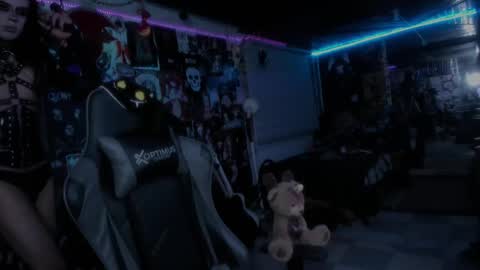 Snapshot of rotten_dreams chatting on 02.12.25 rot online show from 02.12.25