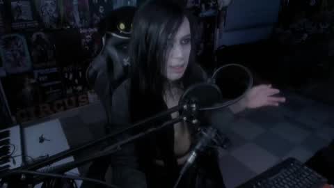 Snapshot of rotten_dreams chatting on 02.13.25 rot online show from 02.13.25