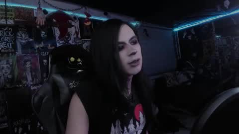 Snapshot of rotten_dreams chatting on 11.04.25 rot online show from 11.04.25