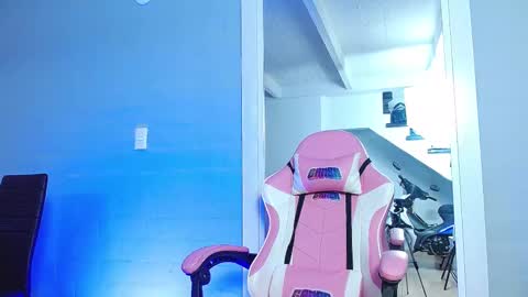 Snapshot of rousebonnett chatting on 02.09.25 ROUSE online show from 02.09.25