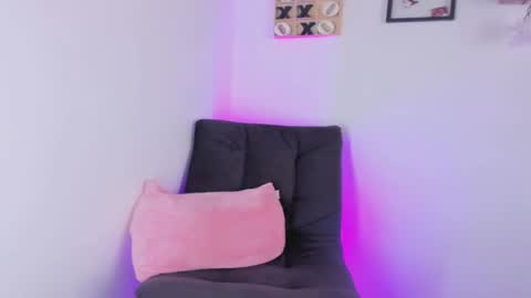 Snapshot of roxan_ne chatting on 09.16.25 Roxx online show from 09.16.25