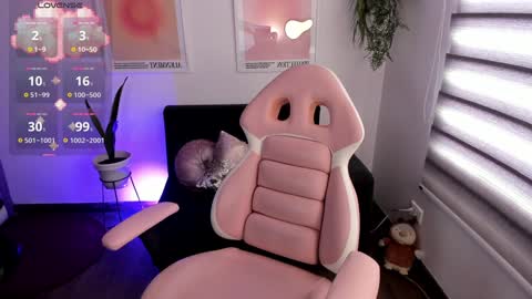 Snapshot of roxana_04_ chatting on 12.06.24 Rox online show from 12.06.24