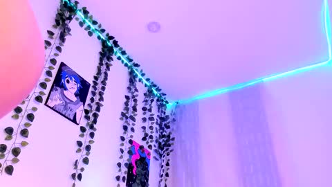 Snapshot of roxxxevelvet chatting on 03.05.25 Roxx IG online show from 03.05.25