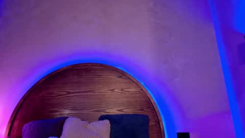 Snapshot of roxxxevelvet chatting on 10.02.25 Roxx IG online show from 10.02.25