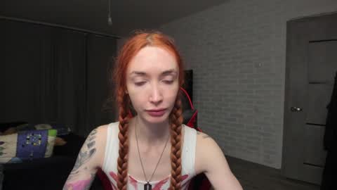 Snapshot of roxy_silver chatting on 12.02.24 Roxy online show from 12.02.24