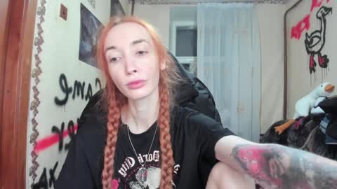Snapshot of roxy_silver chatting on 12.04.24 Roxy online show from 12.04.24
