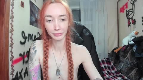 Snapshot of roxy_silver chatting on 12.04.24 Roxy online show from 12.04.24