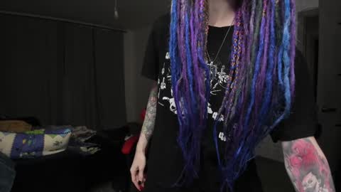 Snapshot of roxy_silver chatting on 12.17.24 Roxy online show from 12.17.24