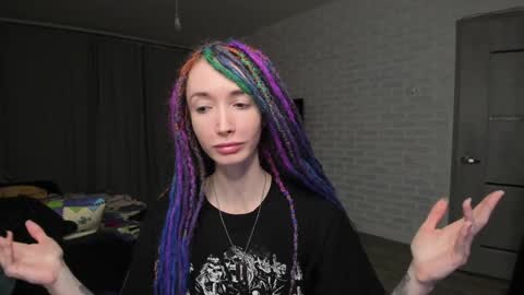 Snapshot of roxy_silver chatting on 12.18.24 Roxy online show from 12.18.24