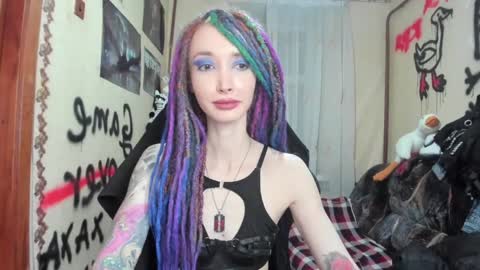 Snapshot of roxy_silver chatting on 12.29.24 Roxy online show from 12.29.24