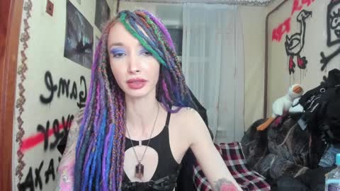 Snapshot of roxy_silver chatting on 12.30.24 Roxy online show from 12.30.24