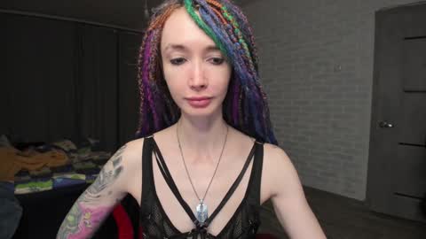 Snapshot of roxy_silver chatting on 01.12.25 Roxy online show from 01.12.25