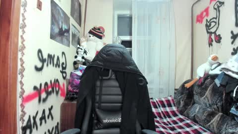 Snapshot of roxy_silver chatting on 01.19.25 Roxy online show from 01.19.25