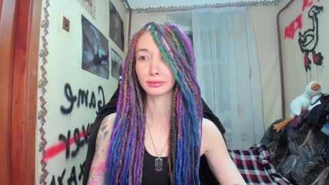 Snapshot of roxy_silver chatting on 02.07.25 Roxy online show from 02.07.25