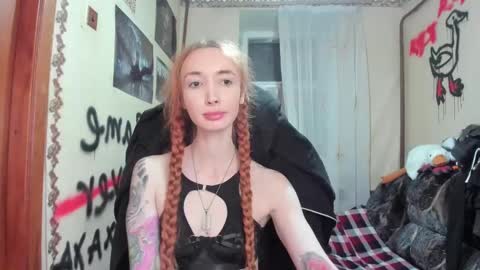 Snapshot of roxy_silver chatting on 03.01.25 Roxy online show from 03.01.25