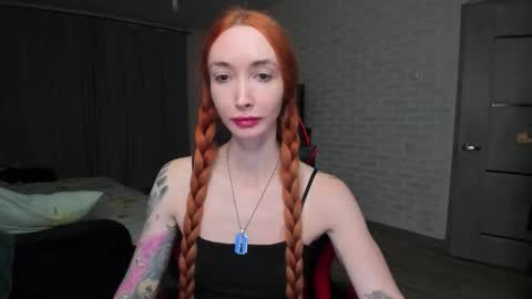 Snapshot of roxy_silver chatting on 09.12.25 Roxy online show from 09.12.25