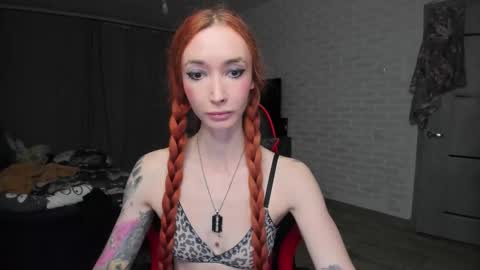 Snapshot of roxy_silver chatting on 10.18.25 Roxy online show from 10.18.25