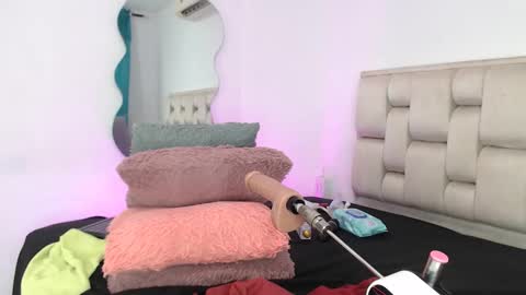 Snapshot of roxy_smith69 chatting on 10.04.25 Roxy smith69 online show from 10.04.25