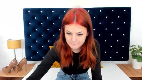 Snapshot of roxykinky chatting on 09.30.25 Roxy online show from 09.30.25